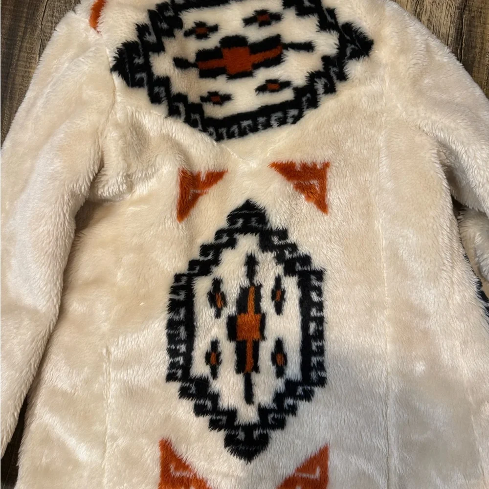 Ecote Cream Teddy Jacket with Tribal Design - Picture 3 of 4